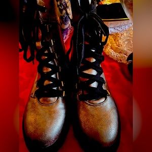 SZ 7.5 women's combat stylized bronzed spray effect boots